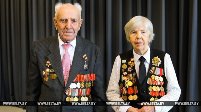 Ветераны, участвовавшие в сражениях за Сталинград, Петр Колпаков и Анна Воронова