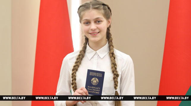 Анастасия Хило получила паспорт