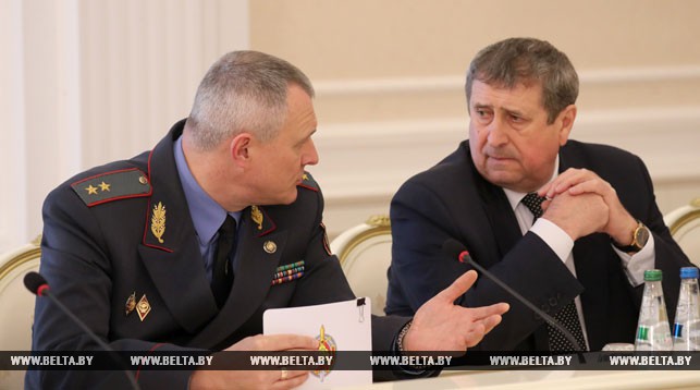 Министр внутренних дел Игорь Шуневич и вице-премьер Михаил Русый