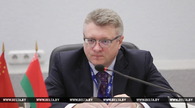 Андрей Молчан во время презентации