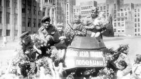 Встреча советских воинов-победителей в Минске в 1945 году. Фото Владимира Лупейко
