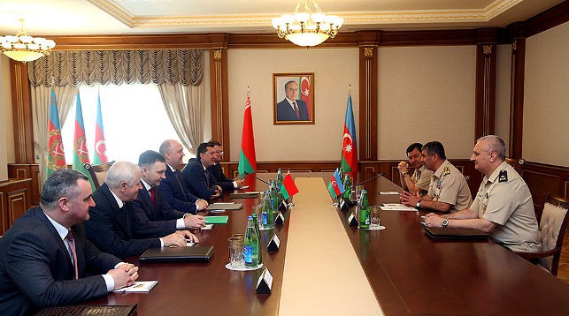 Во время встречи. Фото Министерства обороны Азербайджана
