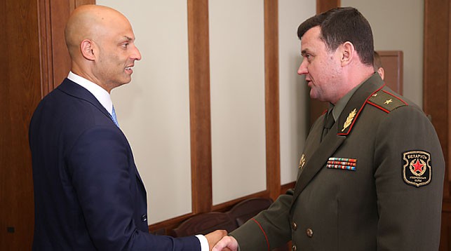 Джеймс Аппатурай и Олег Воинов. Фото Министерства обороны