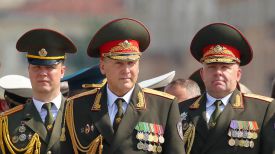 Владимир Ващенко (в центре)