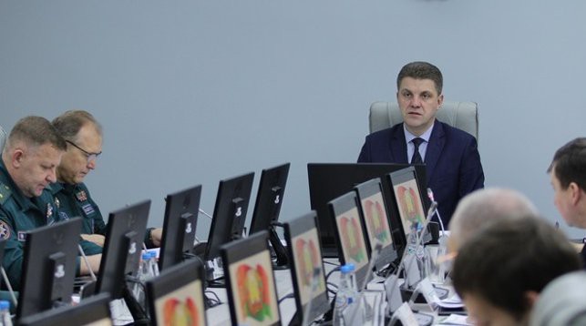 Владимир Кухарев во время заседания. Фото МЧС