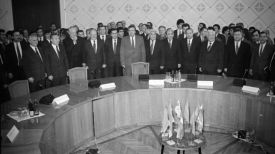 Главы 11 государств после подписания соглашения о создании Содружества Независимых Государств. Алма-Ата, 21 декабря 1991 года