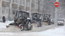 Уборка снега на улице Богдана Хмельницкого