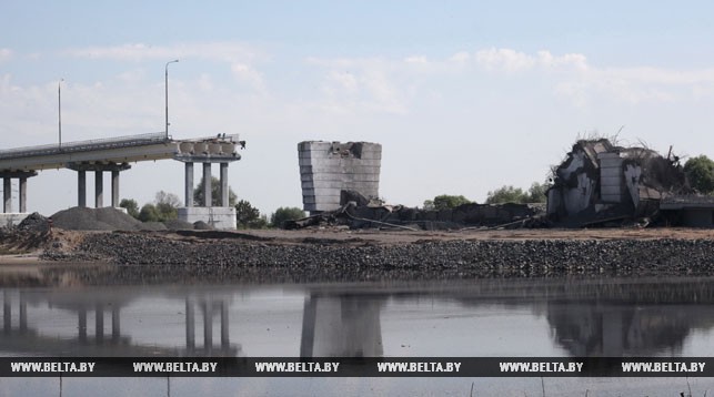 Взорванный аварийный пролет моста через Припять