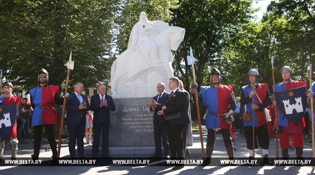 Во время торжественной церемонии открытия памятника Давиду Городенскому