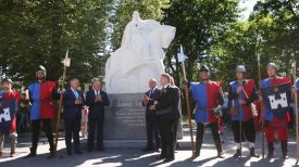 Во время торжественной церемонии открытия памятника Давиду Городенскому
