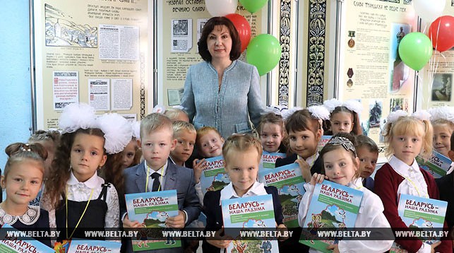 Наталья Кочанова c первоклассниками