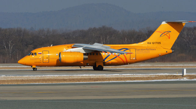 Самолет Ан-148 "Саратовских авиалиний" в аэропорту Владивостока, съемка 9 февраля. Фото Синьхуа - БЕЛТА