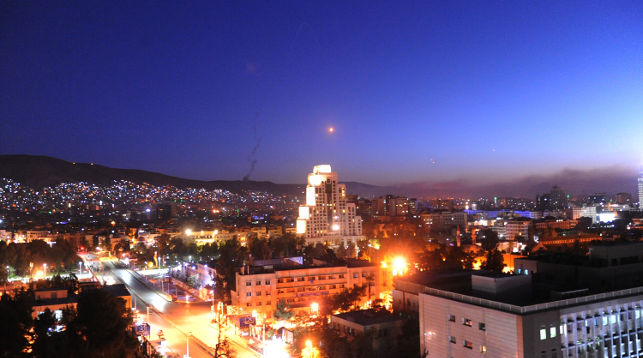 Ракеты "земля-воздух" сирийских ПВО над Дамаском. Фото Синьхуа - БЕЛТА