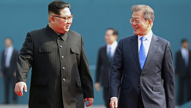 Ким Чен Ын и Мун Чжэ Ин. Фото AP