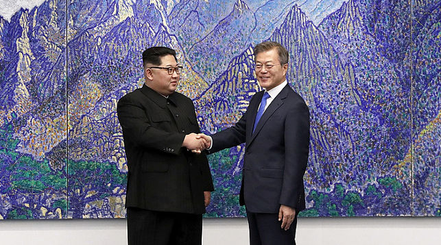 Ким Чен Ын и Мун Чжэ Ин. Фото из архива