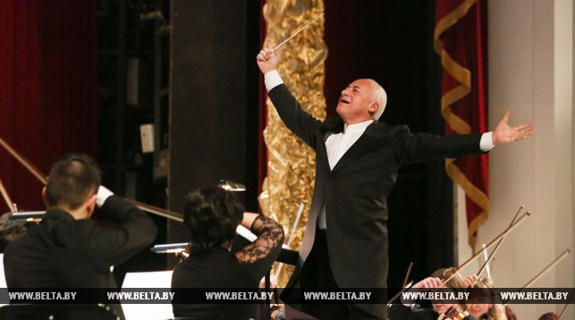 Владимир Спиваков во время концерта. Фото из архива