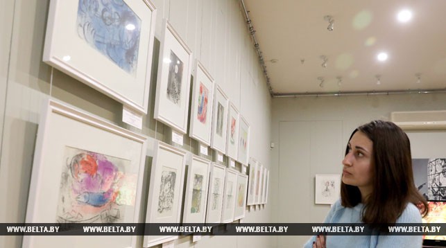 На выставке литографии Марка Шагала