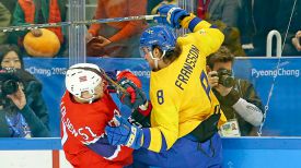 Во время матча Швеция - Норвегия. Фото IIHF