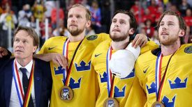 Хоккеисты сборной Швеции. Фото IIHF