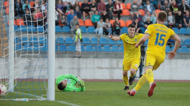 Станислав Драгун празднует гол в ворота "Днепра". Фото ФК БАТЭ