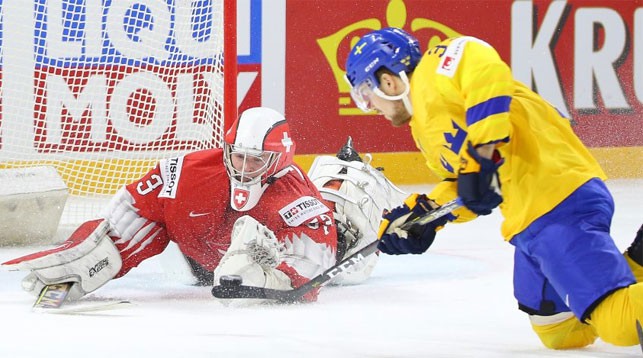 Во время матча Швеция - Швейцария на групповом этапе. Фото IIHF