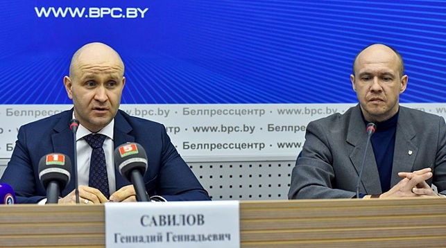 Геннадий Савилов (слева). Фото "Прессбола"