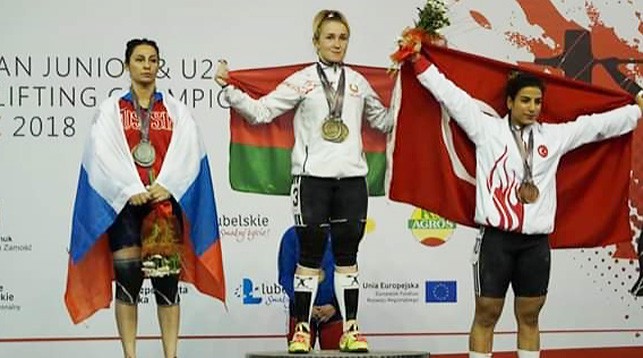 Анастасия Михаленко (в центре). Фото организаторов чемпионата Европы