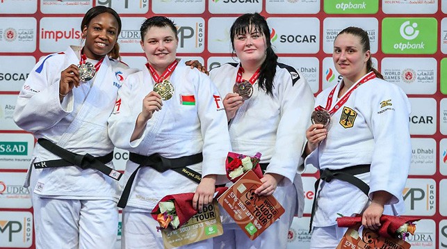 Марина Слуцкая (вторая слева). Фото Международной федерации дзюдо