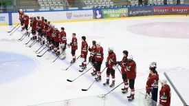Сборная Латвии после матча с командой Беларуси. Фото Латвийской федерации хоккея