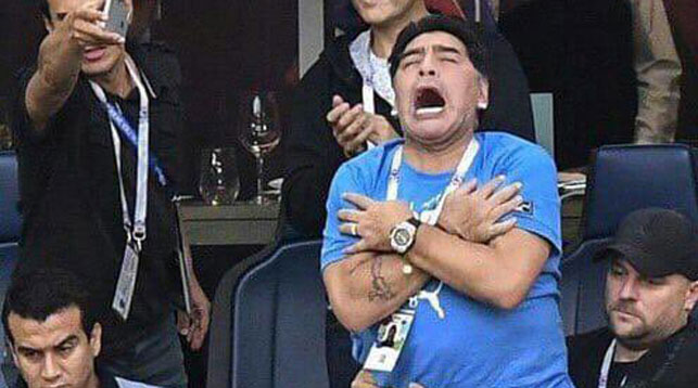 Диего Марадона во время матча Аргентина - Нигерия. Фото из соцсетей