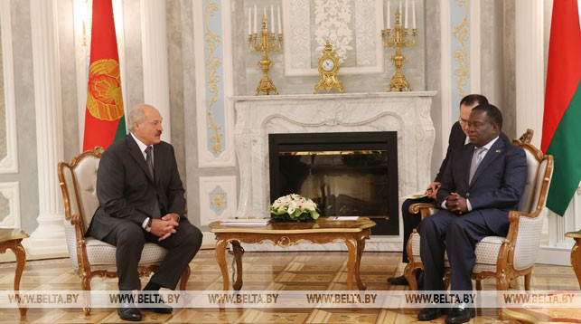 Александр Лукашенко и Эммерсон Мнангагва. Фото из архива