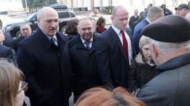 Александр Лукашенко с жителями Барановичей