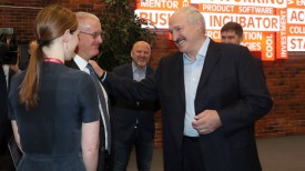 Александр Лукашенко во время посещения Парка высоких технологий