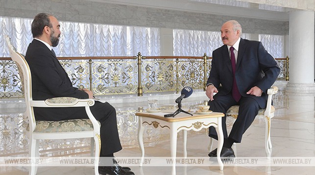 Глава московского корреспондентского пункта "Анадолу" Али Джура и Президент Беларуси Александр Лукашенко