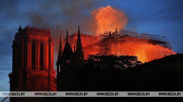 Пожар в Нотр-Дам-де-Пари. Фото Синьхуа - БЕЛТА