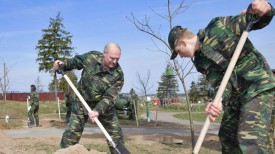Александр Лукашенко принял участие в посадке деревьев на территории историко-культурного комплекса &quot;Линия Сталина&quot;