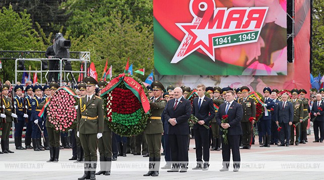 Александр Лукашенко на церемонии возложения венков