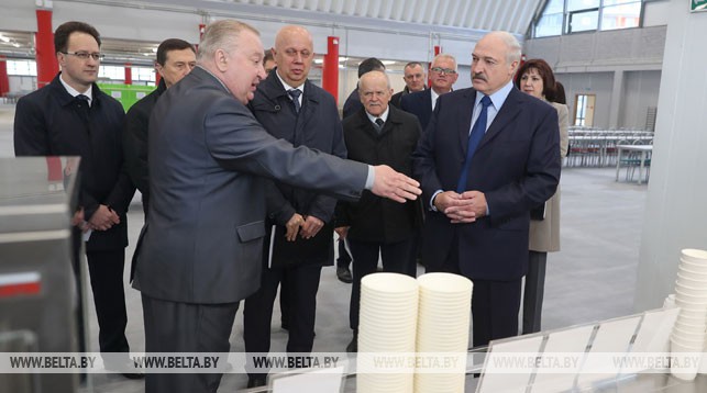 Александр Лукашенко во время посещения Студенческой деревни