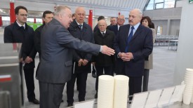 Александр Лукашенко во время посещения Студенческой деревни