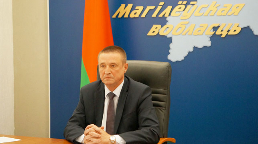 Леонид Заяц во время селекторного совещания