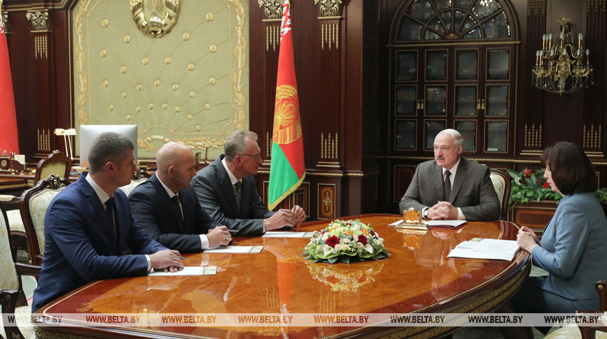 Александр Лукашенко во время принятия кадровых решений