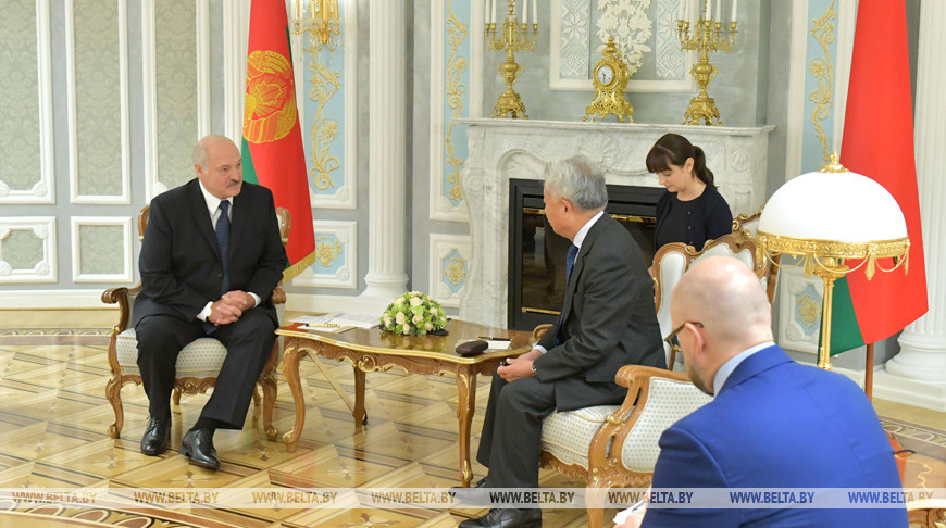 Александр Лукашенко и Цзинь Лицюнь во время встречи