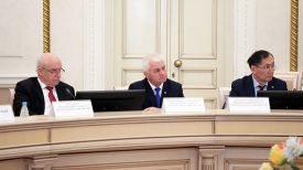 Виктор Гуминский (в центре). Фото официального сайта Исполнительного комитета СНГ