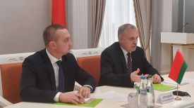 Государственный секретарь Совета безопасности Беларуси Станислав Зась (справа) и заместитель государственного секретаря Совета безопасности Владимир Арчаков