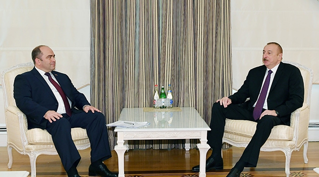 Игорь Ляшенко и Ильхам Алиев. Фото ru.president.az