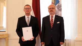 Эйнарс Семанис и Эгилс Левитс. Фото из twitter-аккаунта Министерство иностранных дел Латвии