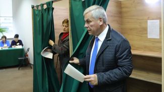 Владимир Андрейченко во время голосования