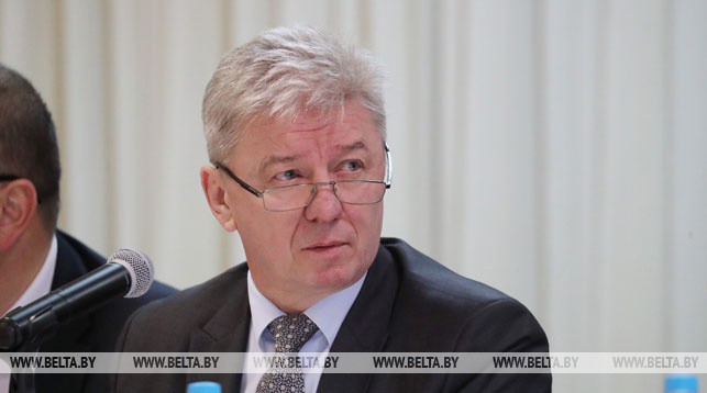 Председатель концерна "Беллегпром" Николай Ефимчик во время заседания
