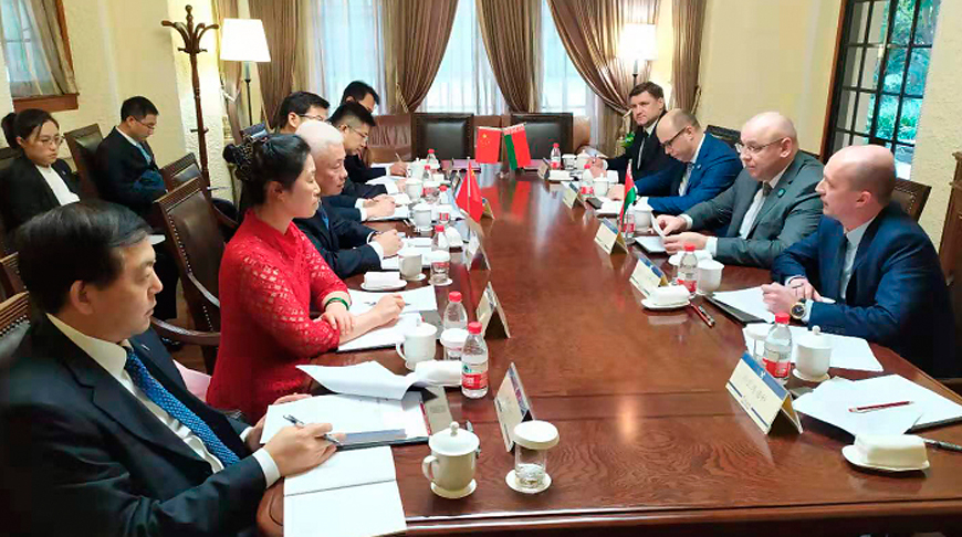 Во время встречи. Фото посольства Беларуси в Китае