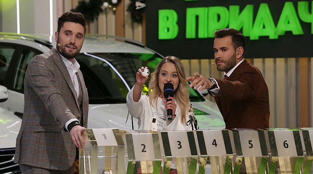 Победительница латвийского вокального шоу "Х-фактор", белорусская певица Кэтти сегодня разыграла главный приз 102-го тура игры   "Удача в придачу!"  